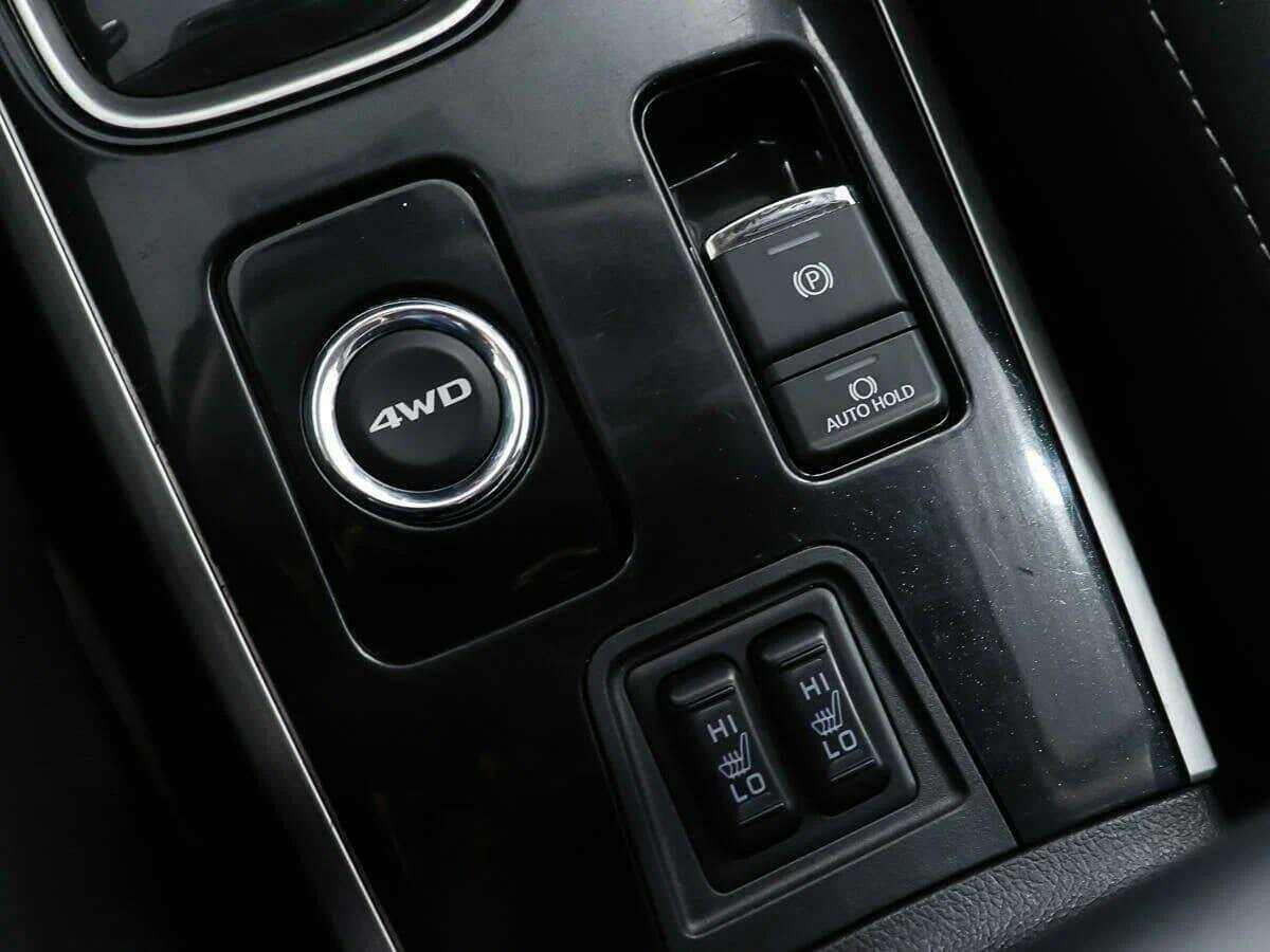 Б/У Митсубиши Оутлэндер 2019 года. Фото: #17