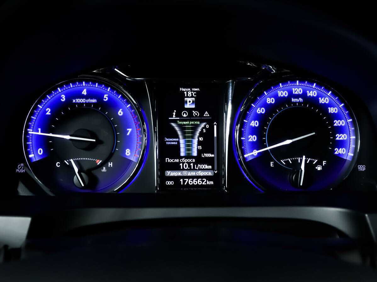 Б/У Тойота Камри 2015 года. Фото: #9