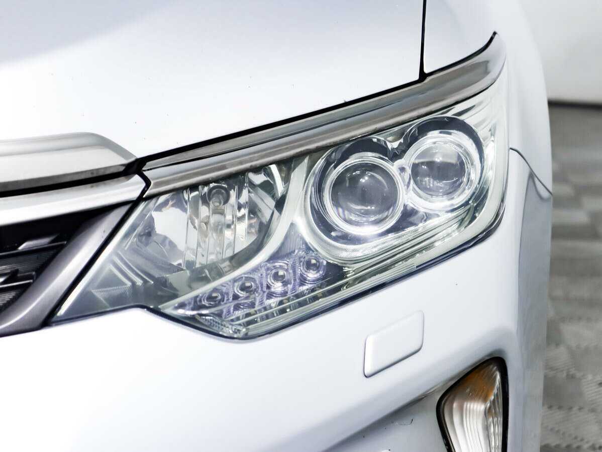 Б/У Тойота Камри 2015 года. Фото: #14