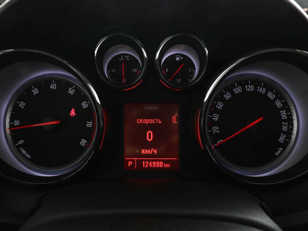 Opel Astra 2013 года с пробегом. Фото: #10