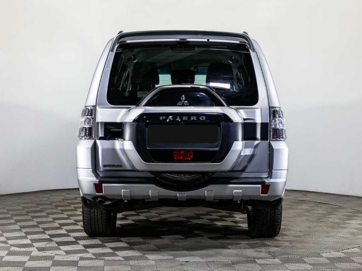 Mitsubishi Pajero 2017 года с пробегом. Фото: #5