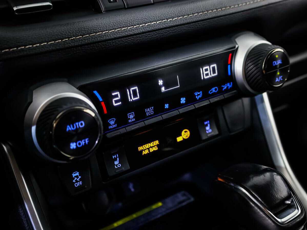 Toyota RAV4 2021 года с пробегом. Фото: #14