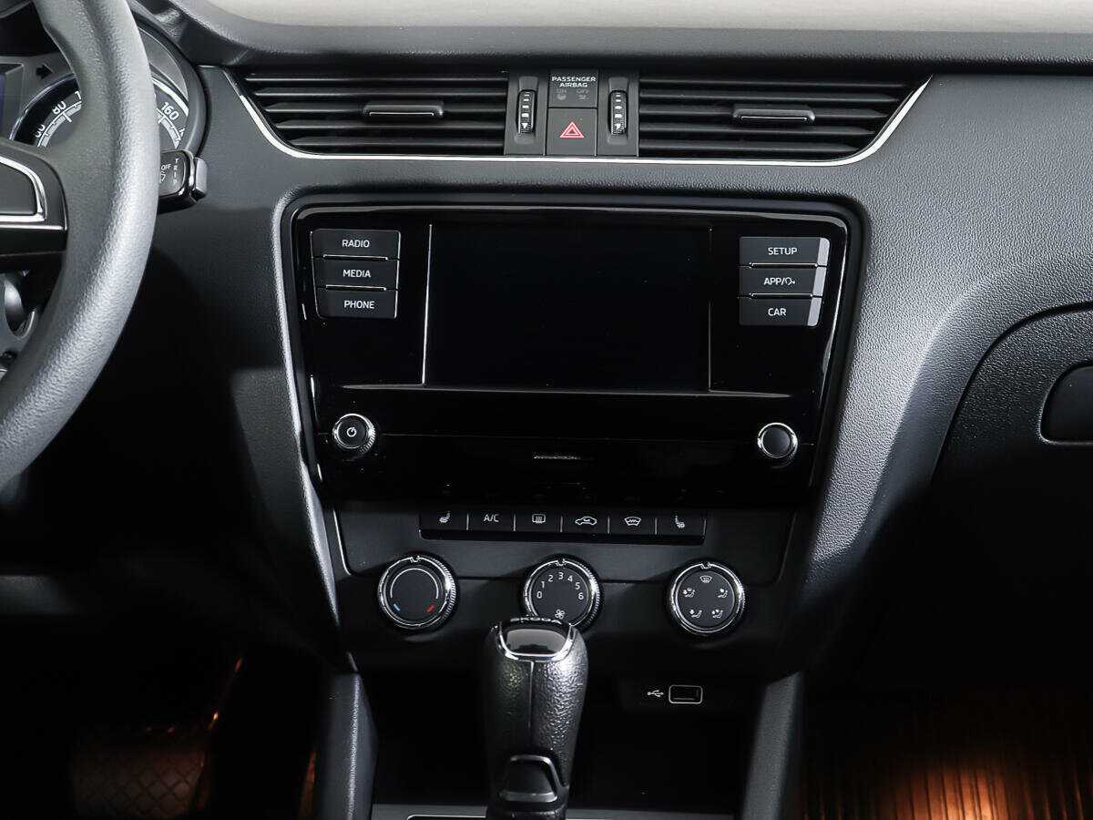 Б/У Шкода Октавия 2018 года. Фото: #11