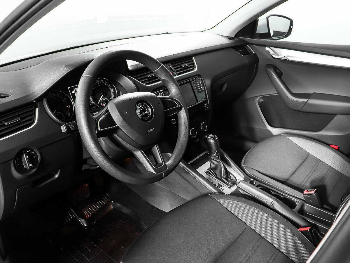 Б/У Шкода Октавия 2018 года. Фото: #12