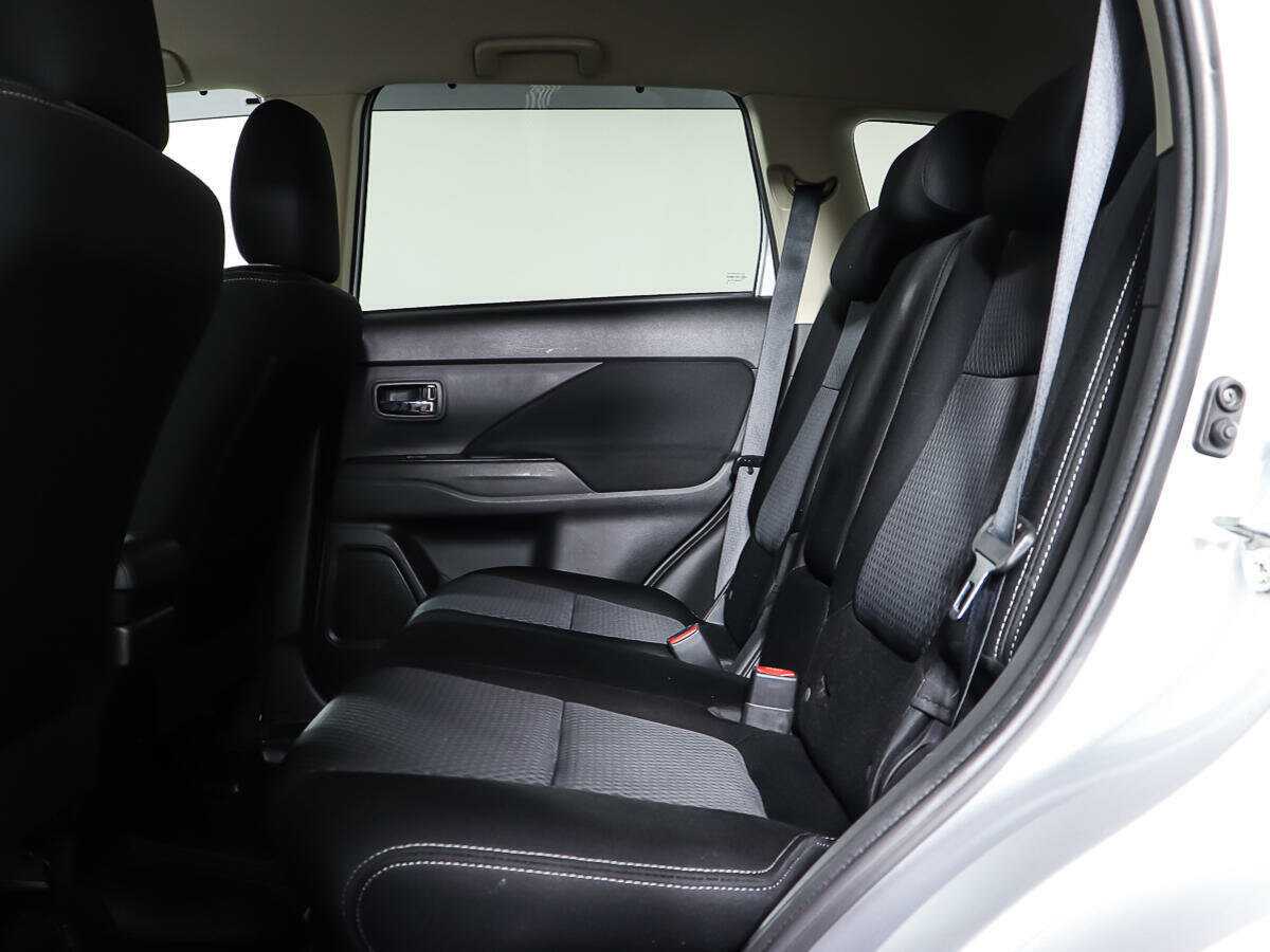 Б/У Митсубиши Оутлэндер 2018 года. Фото: #8