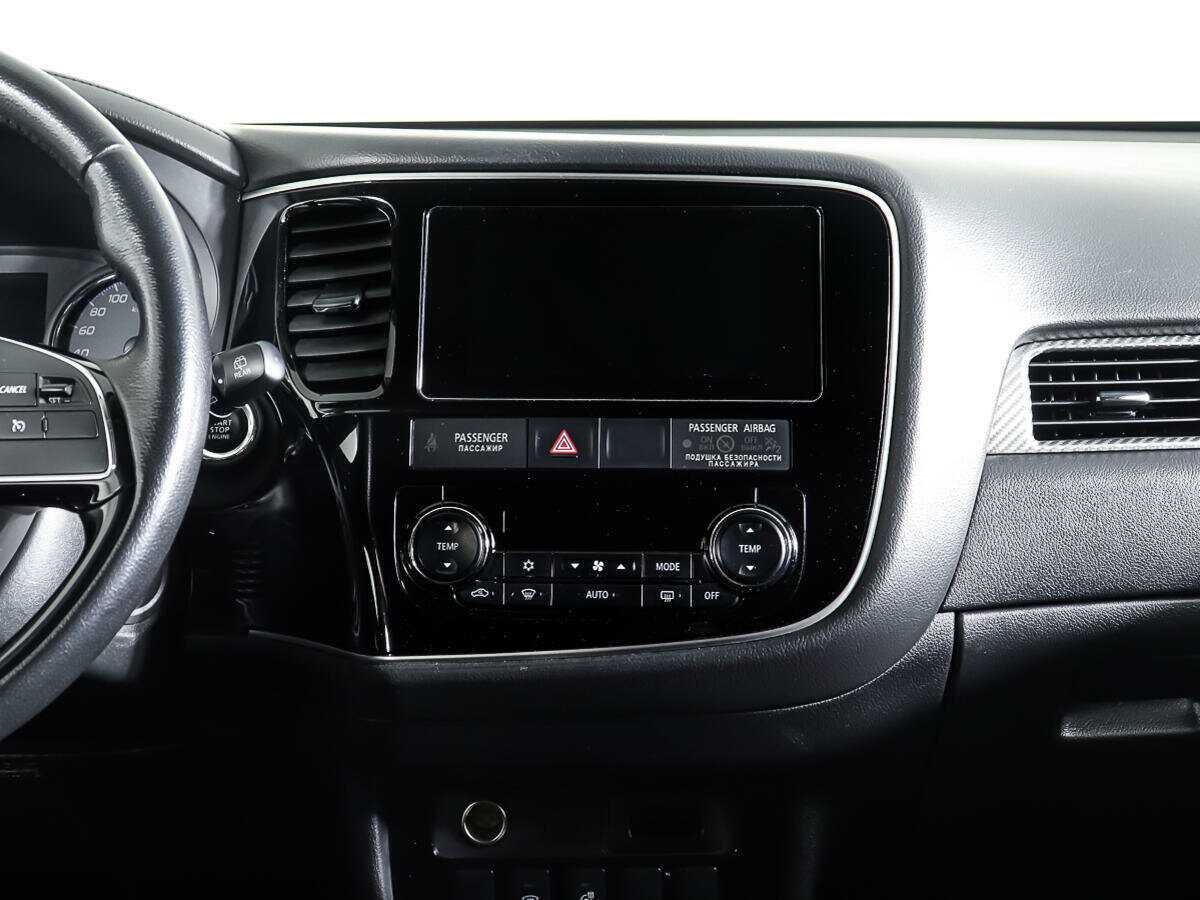 Б/У Митсубиши Оутлэндер 2018 года. Фото: #10