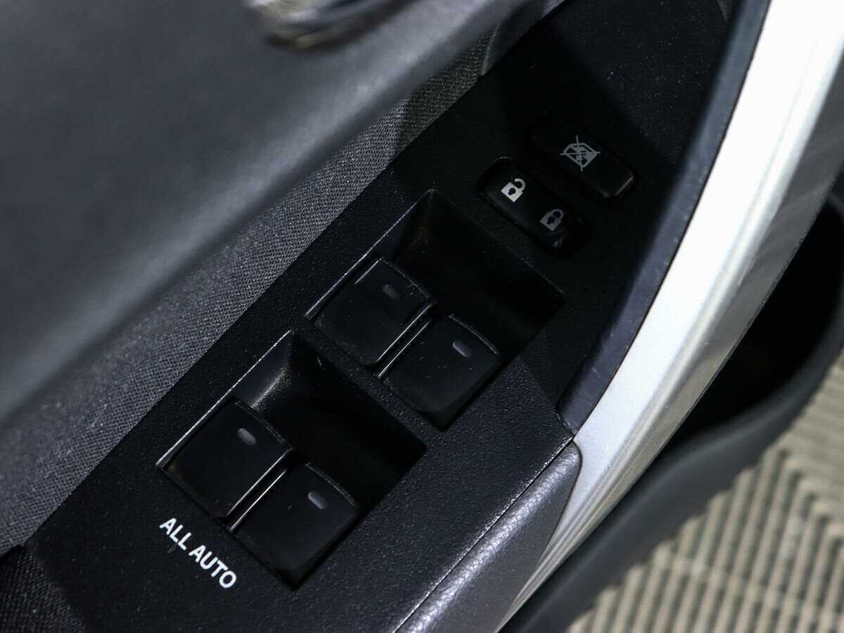 Б/У Тойота Королла 2016 года. Фото: #11