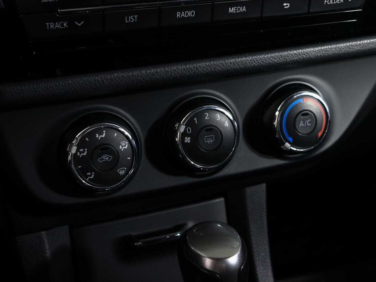 Б/У Тойота Королла 2016 года. Фото: #13