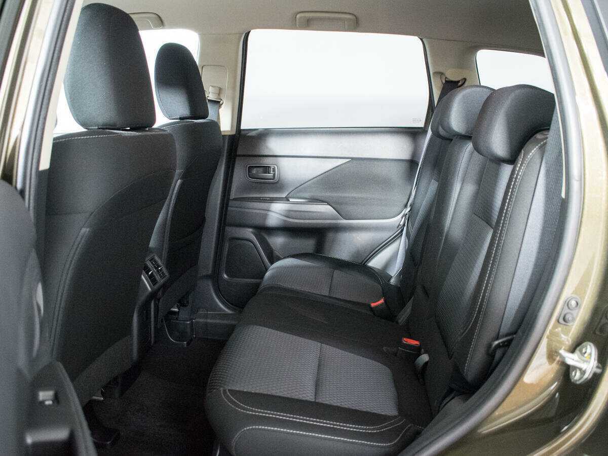 Б/У Митсубиши Оутлэндер 2019 года. Фото: #9