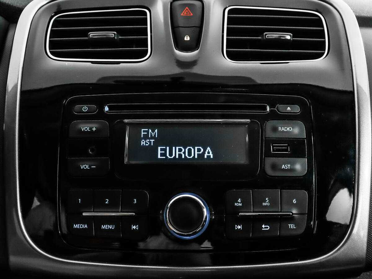 Б/У Рено Логан 2014 года. Фото: #12