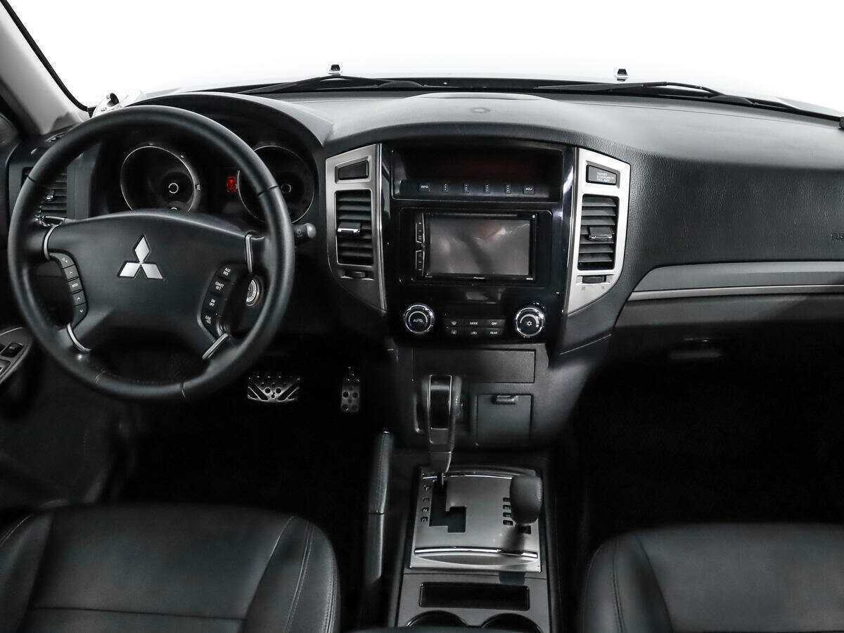 Mitsubishi Pajero 2015 года с пробегом. Фото: #12