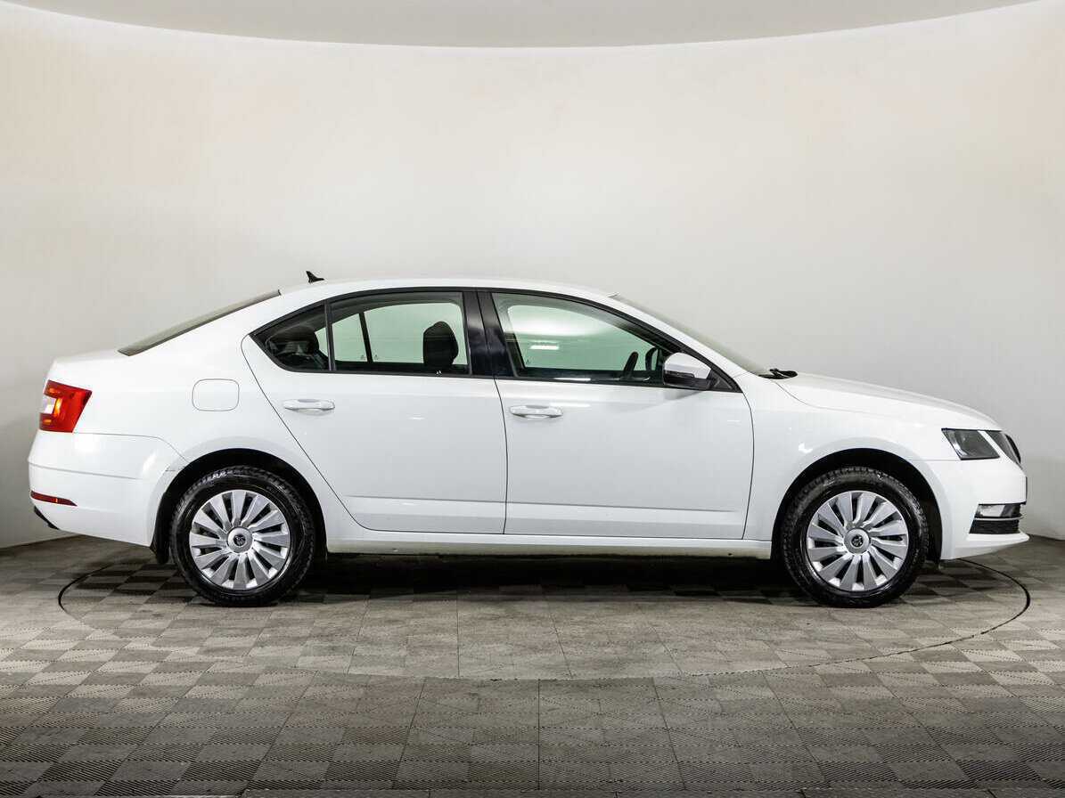 Б/У Шкода Октавия 2018 года. Фото: #3