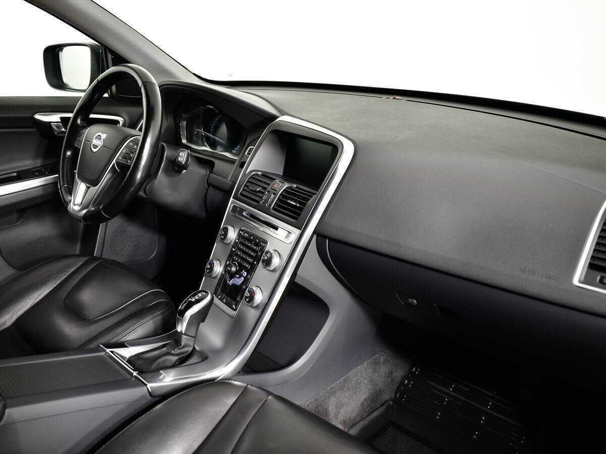 Б/У Вольво ИксЦ60 2016 года. Фото: #8