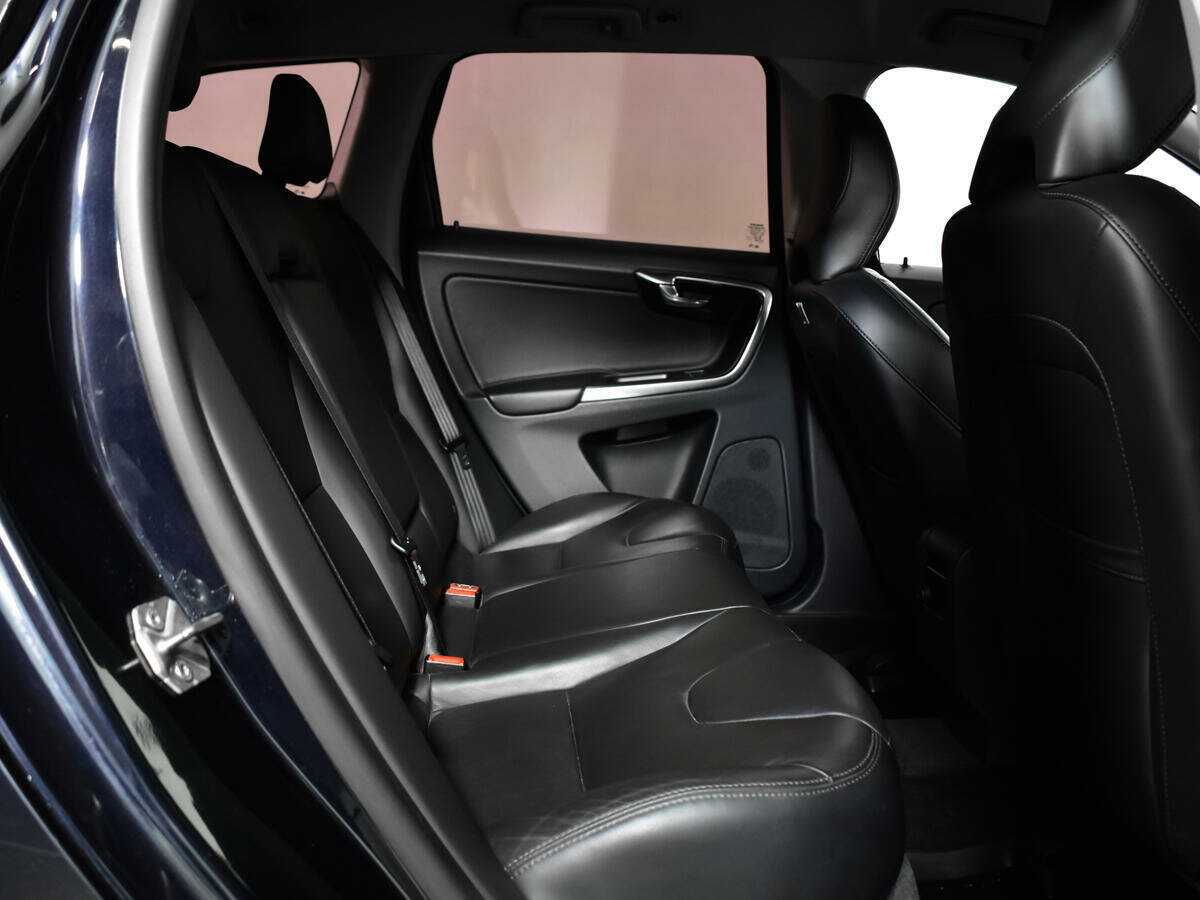 Б/У Вольво ИксЦ60 2016 года. Фото: #9