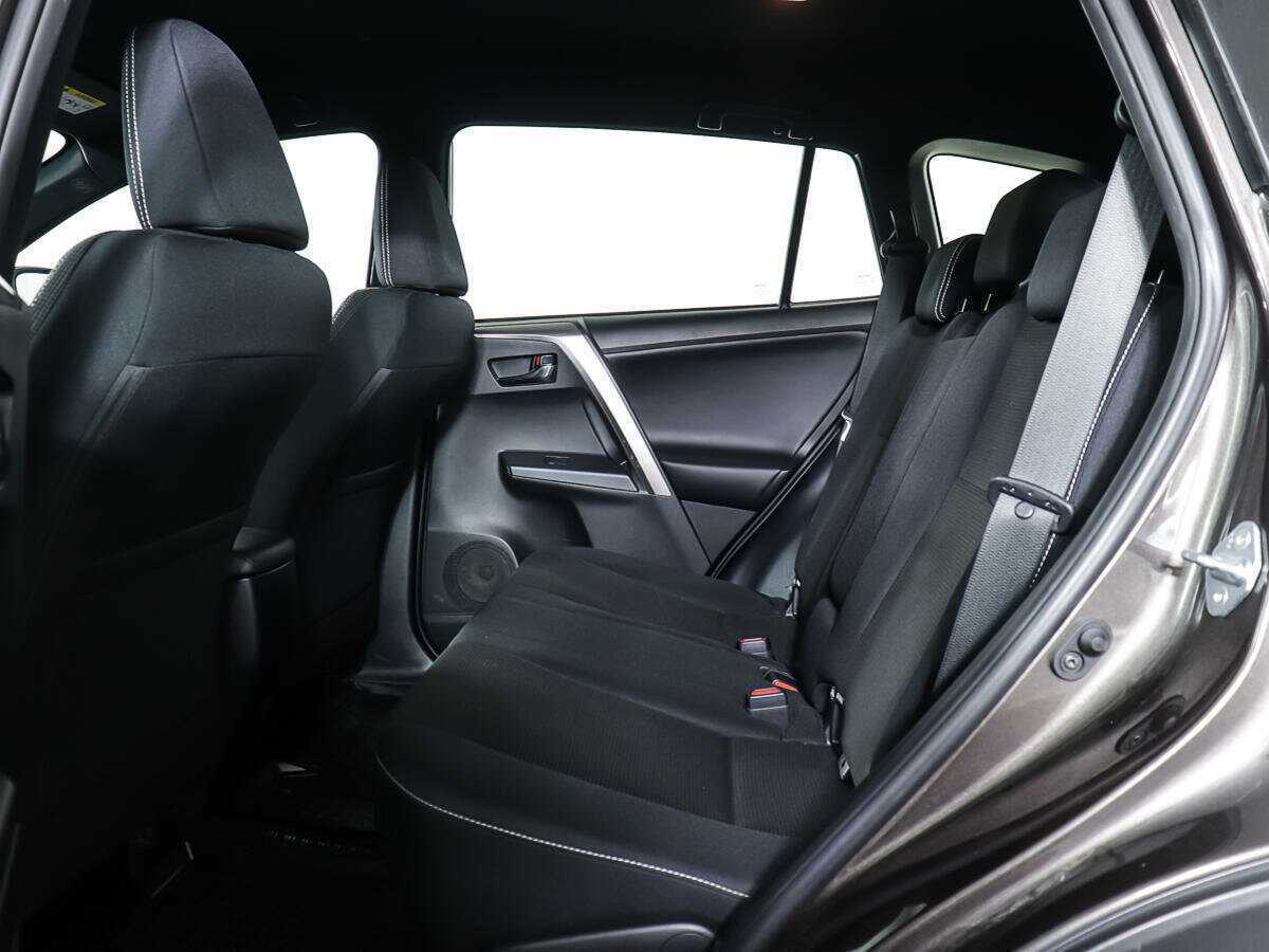 Toyota RAV4 2018 года с пробегом. Фото: #8