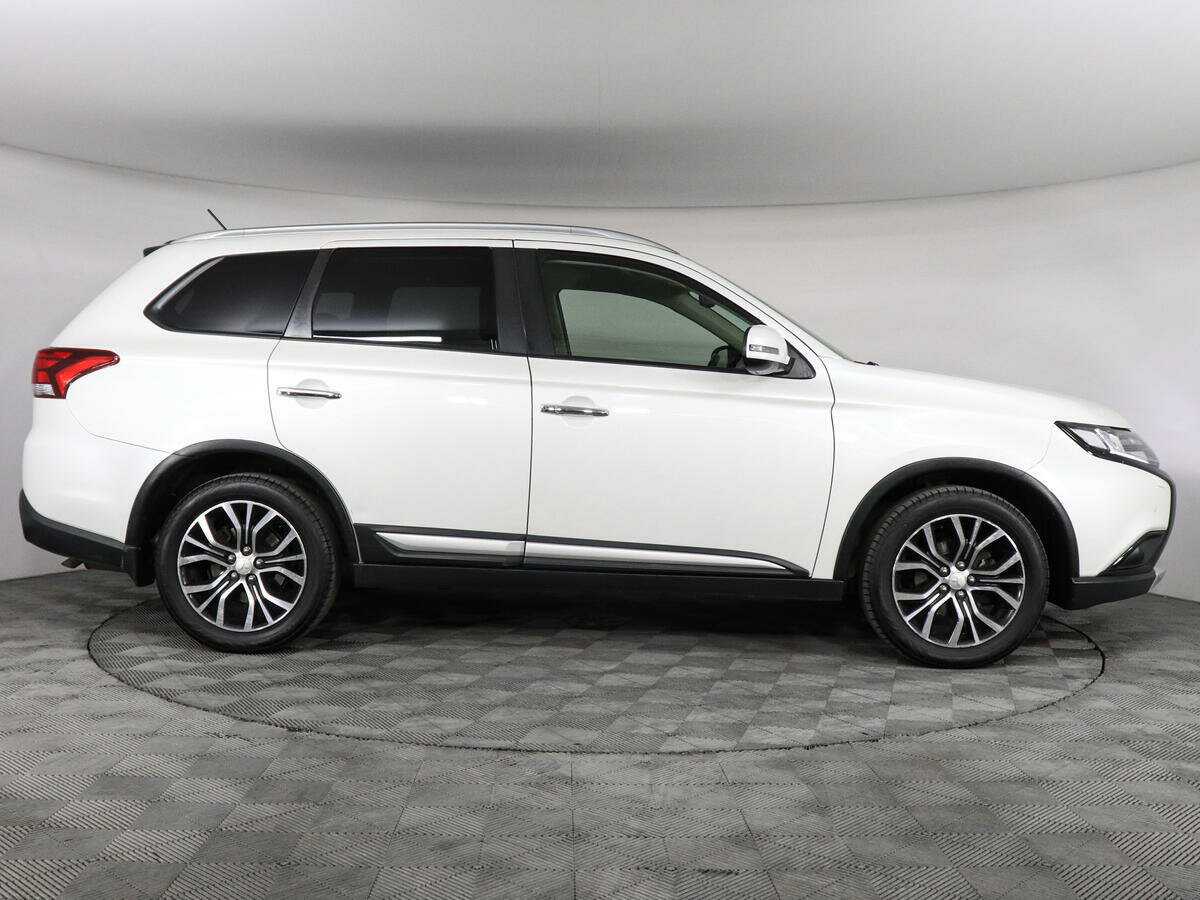 Mitsubishi Outlander 2016 года с пробегом. Фото: #3