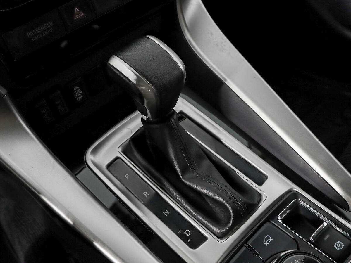 Mitsubishi Pajero Sport 2017 года с пробегом. Фото: #9