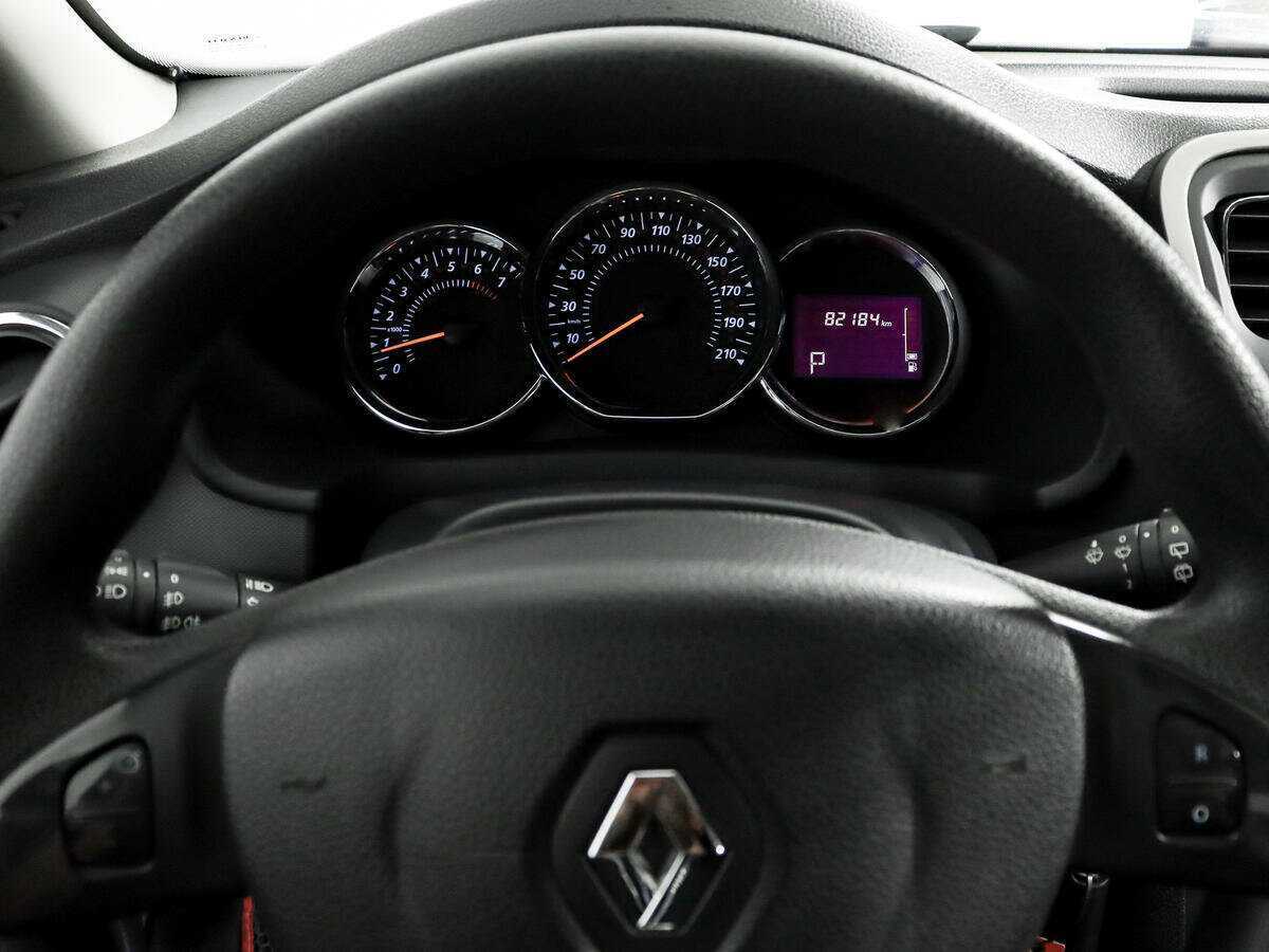 Б/У Рено Сандеро 2016 года. Фото: #12