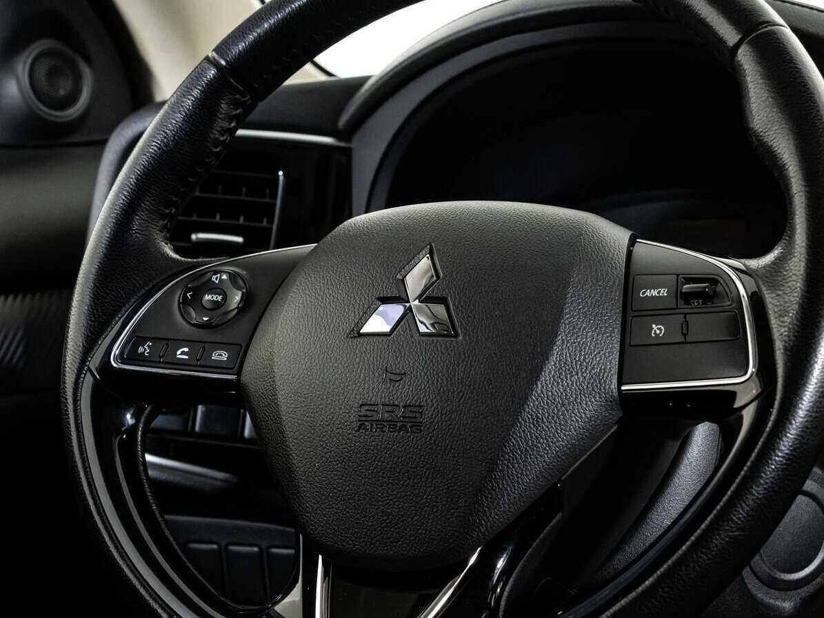 Б/У Митсубиши Оутлэндер 2018 года. Фото: #13