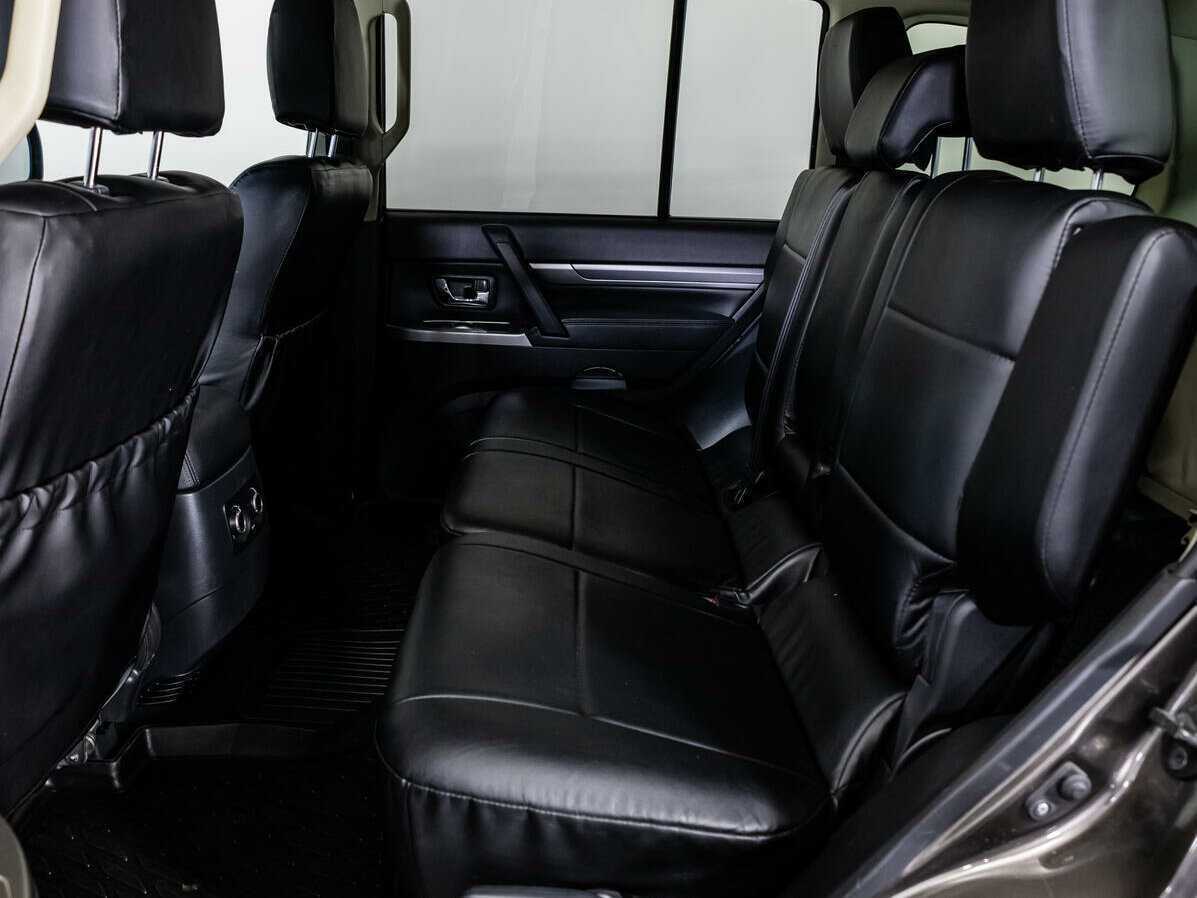 Mitsubishi Pajero 2015 года с пробегом. Фото: #8