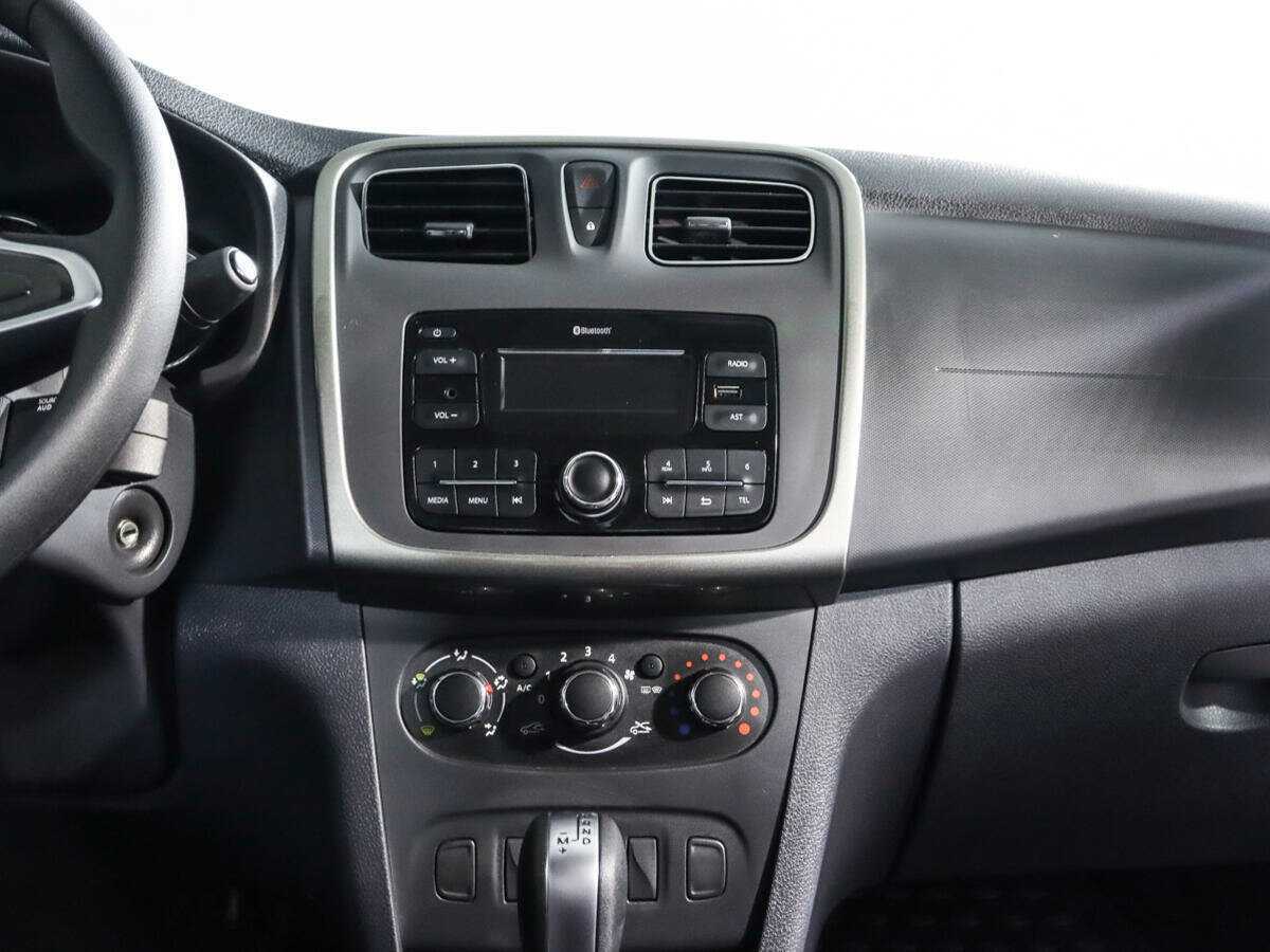 Б/У Рено Логан 2022 года. Фото: #10