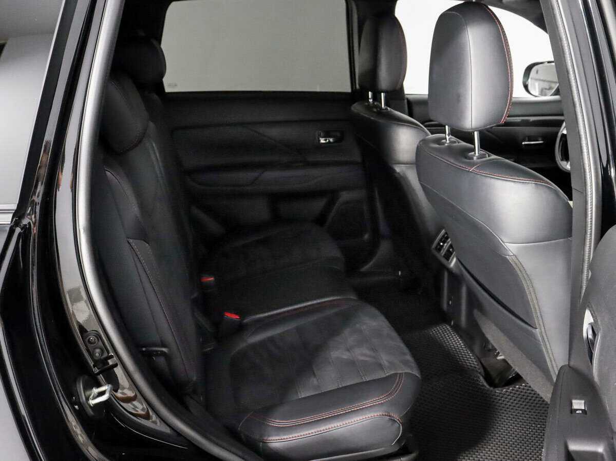 Б/У Митсубиши Оутлэндер 2020 года. Фото: #9