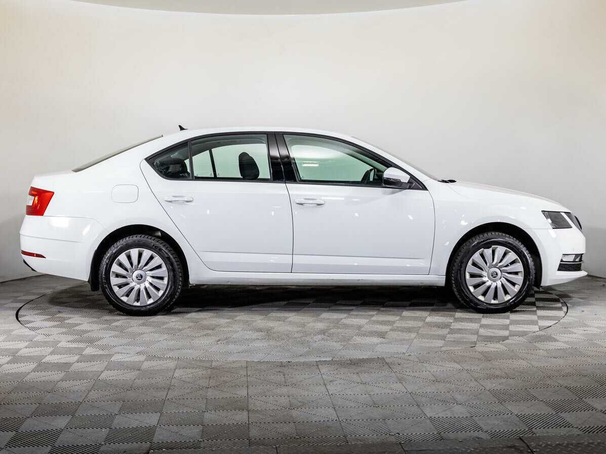 Б/У Шкода Октавия 2019 года. Фото: #3