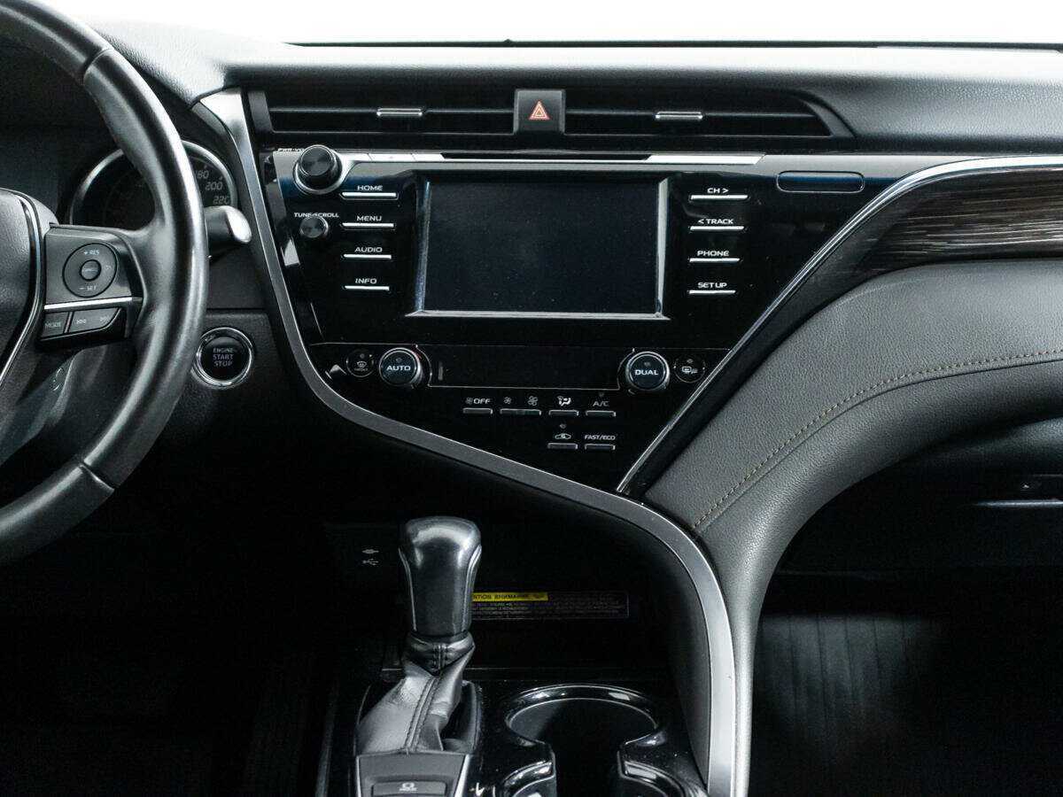 Б/У Тойота Камри 2018 года. Фото: #13