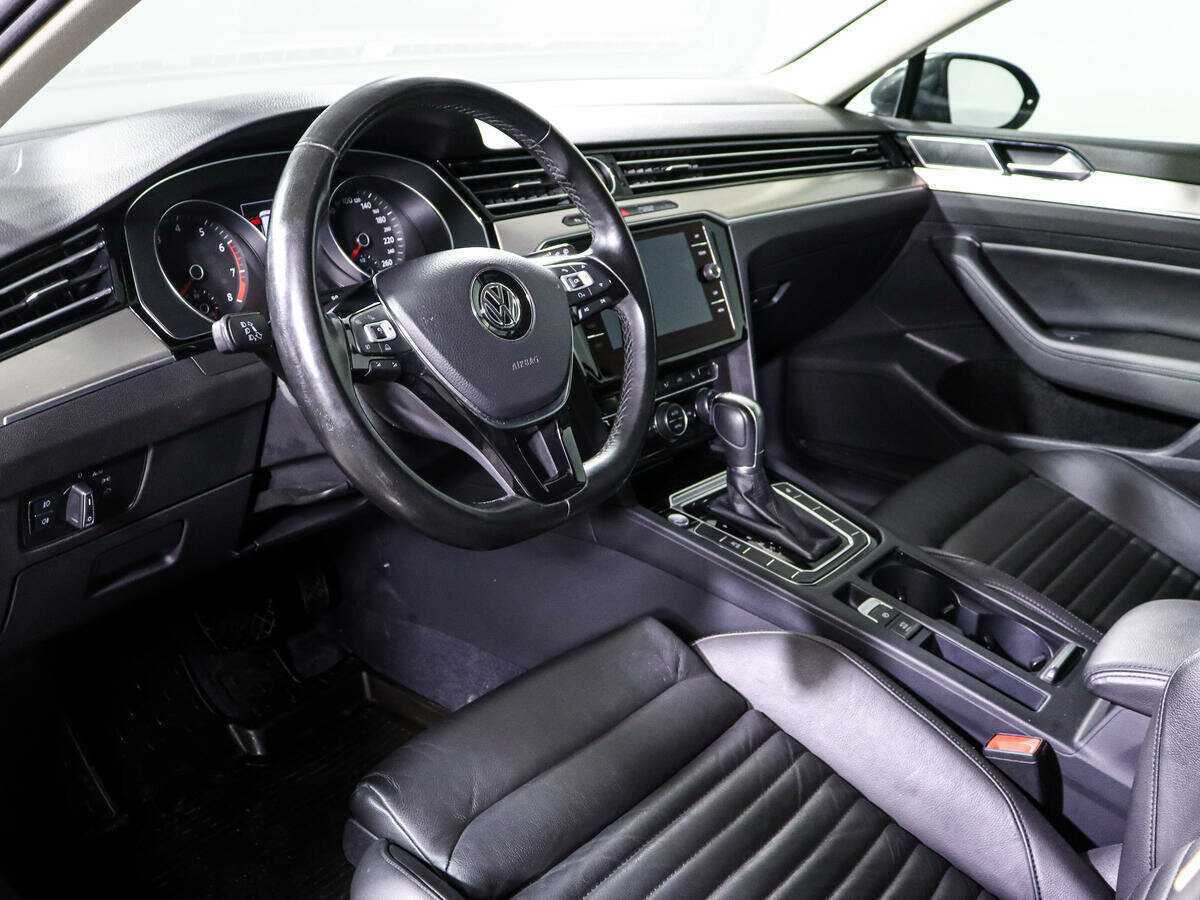 Б/У Фольксваген Пассат 2017 года. Фото: #11