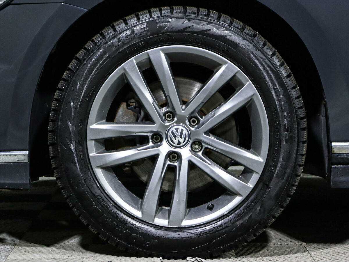 Б/У Фольксваген Пассат 2017 года. Фото: #12