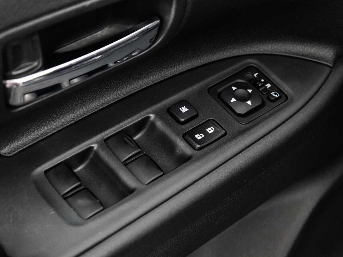 Б/У Митсубиши Оутлэндер 2014 года. Фото: #17