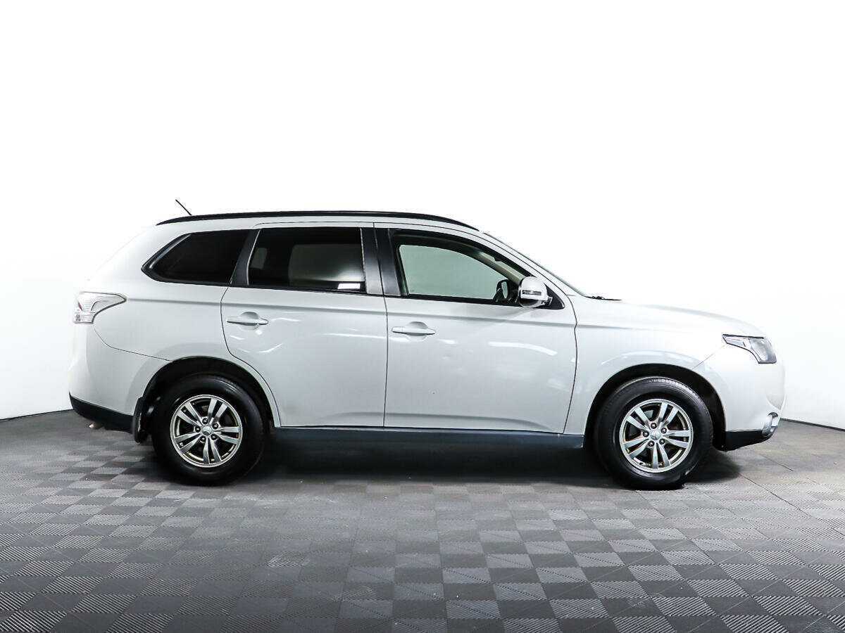 Mitsubishi Outlander 2013 года с пробегом. Фото: #2