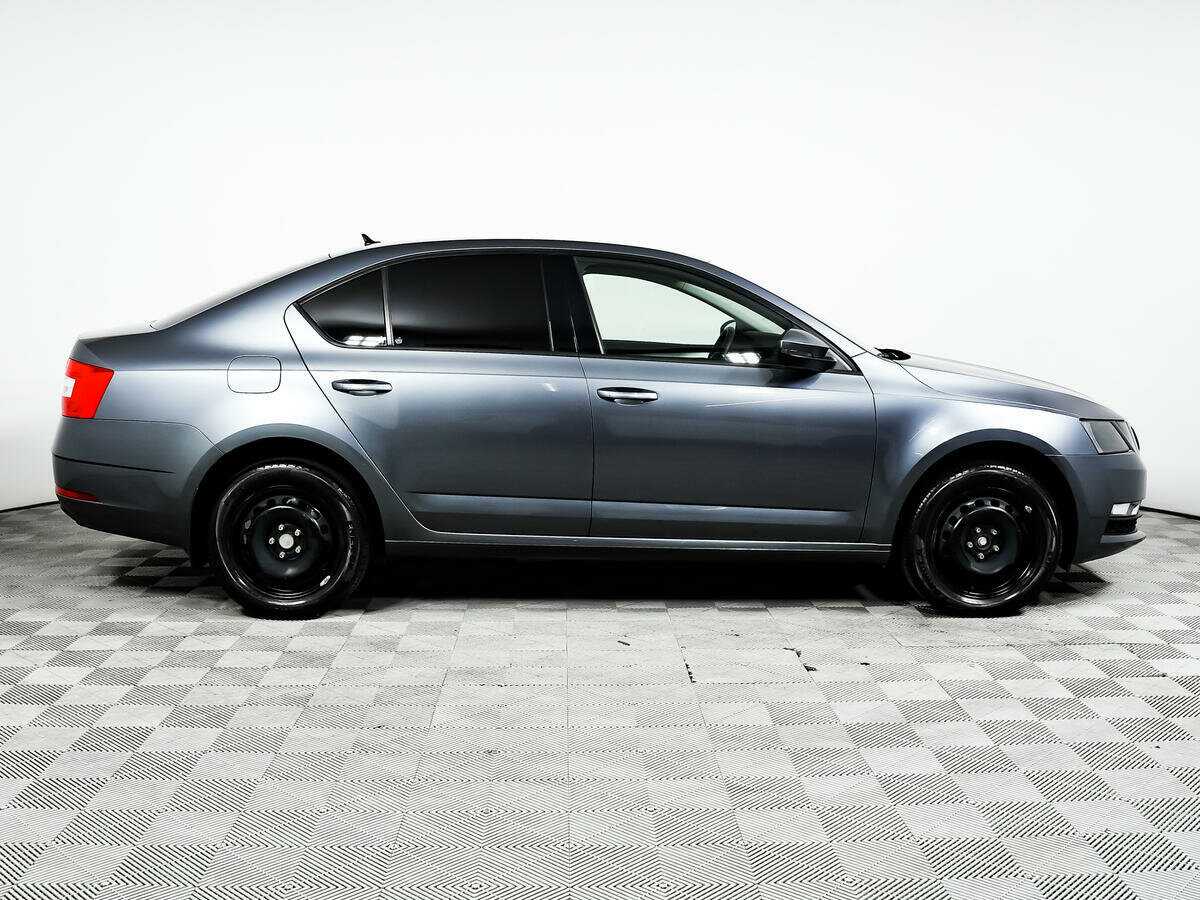 Б/У Шкода Октавия 2019 года. Фото: #3