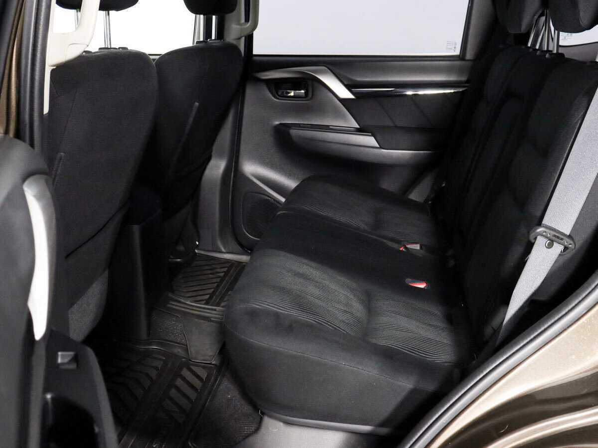 Mitsubishi Pajero Sport 2017 года с пробегом. Фото: #11