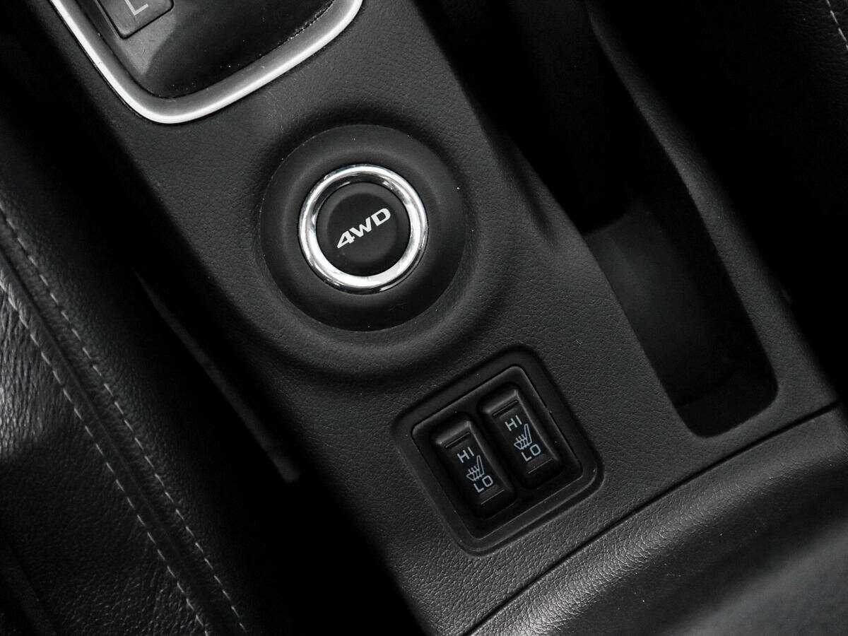 Б/У Митсубиши Оутлэндер 2016 года. Фото: #11