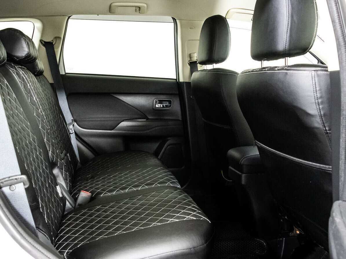 Б/У Митсубиши Оутлэндер 2020 года. Фото: #13