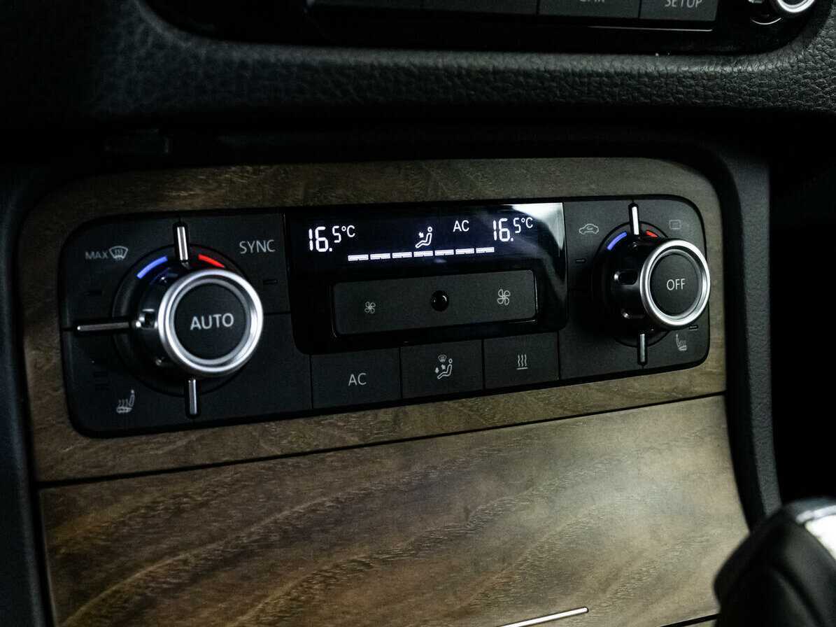 Volkswagen Touareg 2012 года с пробегом. Фото: #12