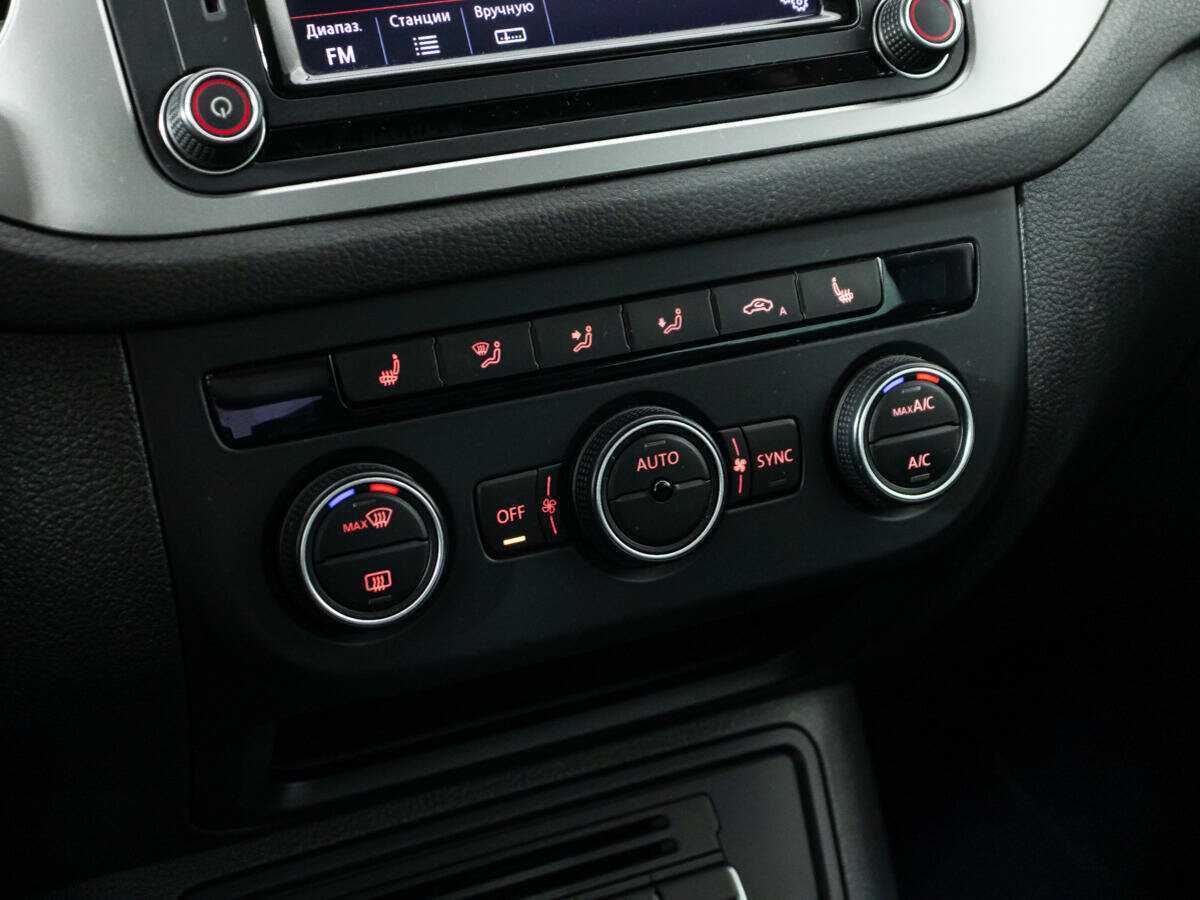 Б/У Фольксваген Тигуан 2015 года. Фото: #15