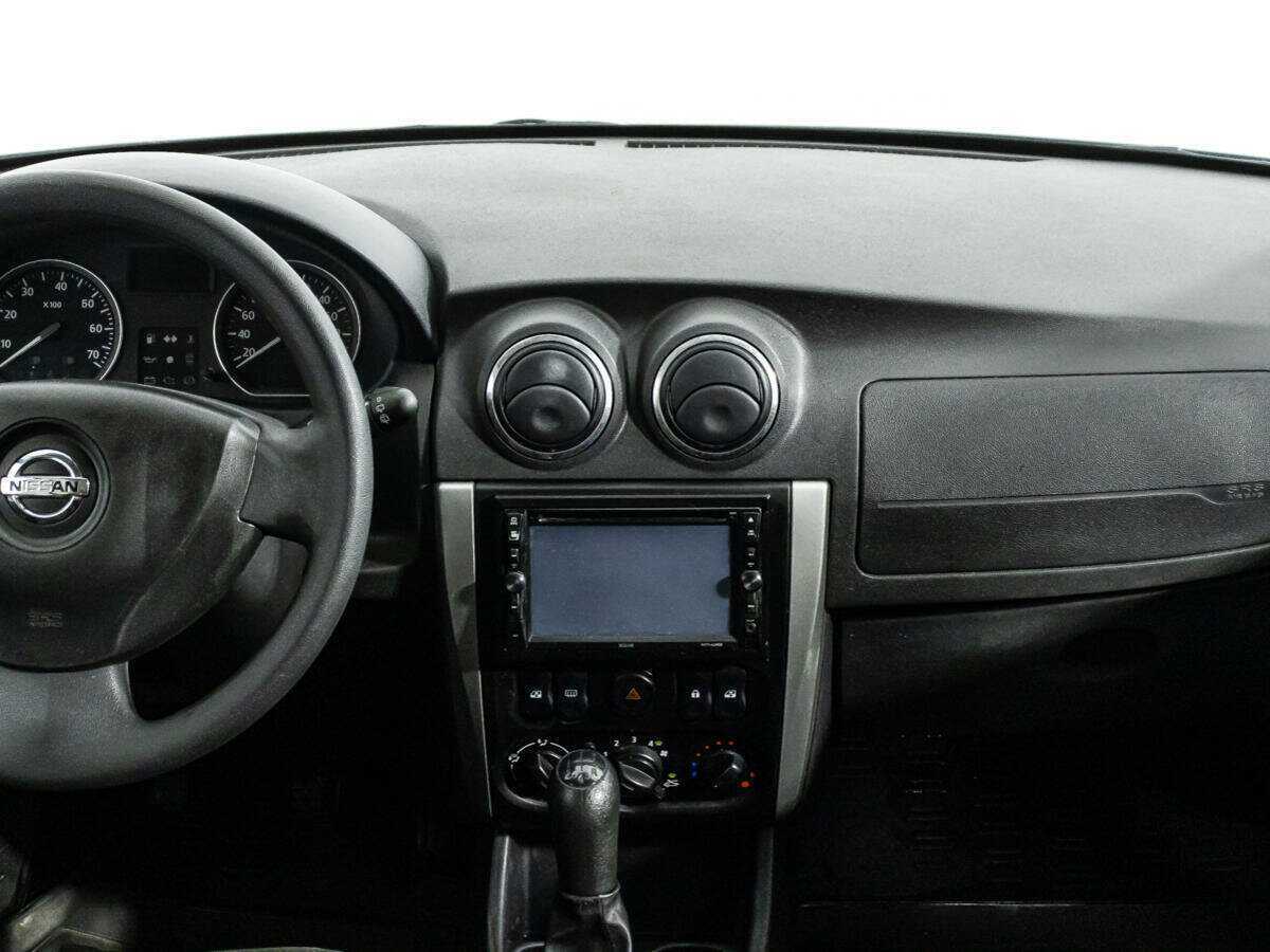 Б/У Ниссан Альмера 2014 года. Фото: #12