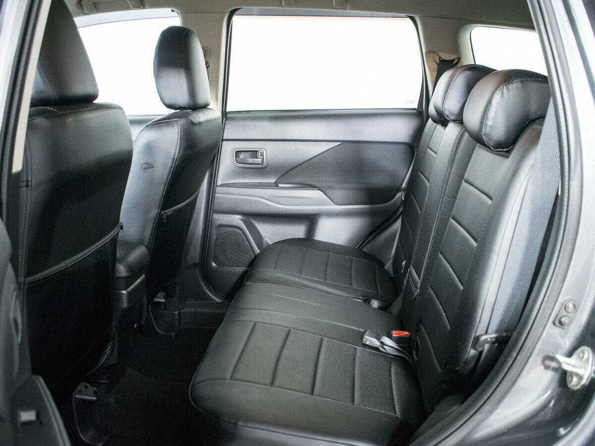 Б/У Митсубиши Оутлэндер 2014 года. Фото: #9