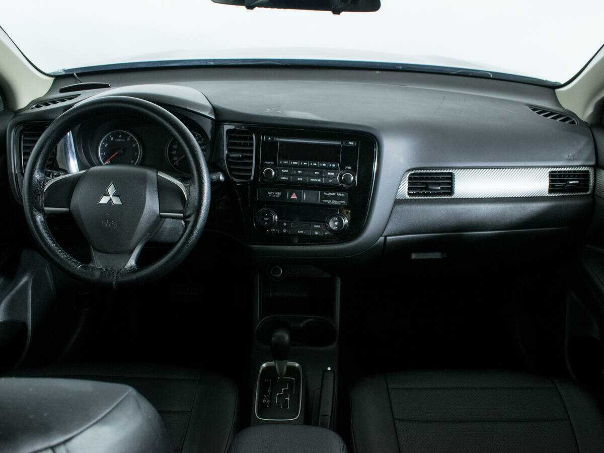 Б/У Митсубиши Оутлэндер 2014 года. Фото: #11