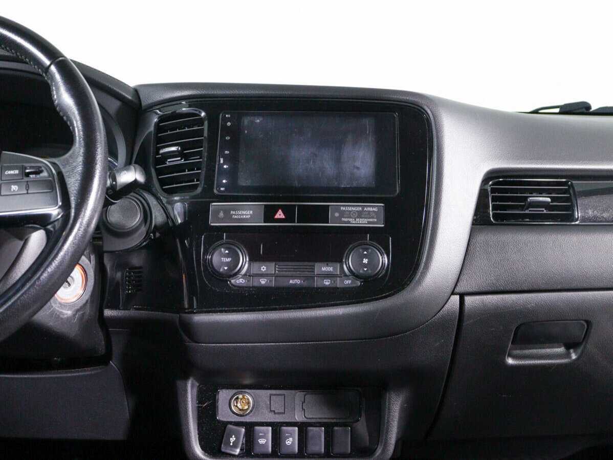 Б/У Митсубиши Оутлэндер 2019 года. Фото: #10