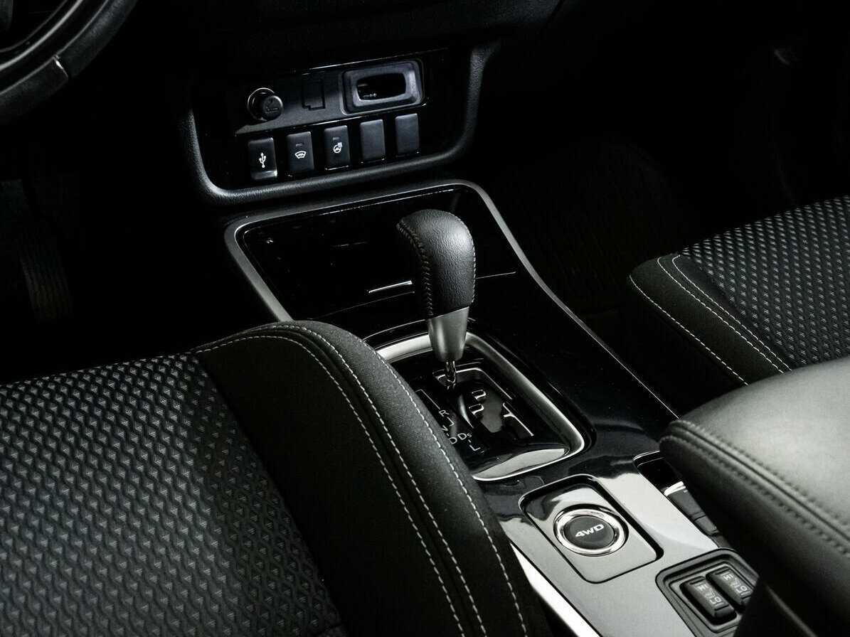 Б/У Митсубиши Оутлэндер 2019 года. Фото: #12