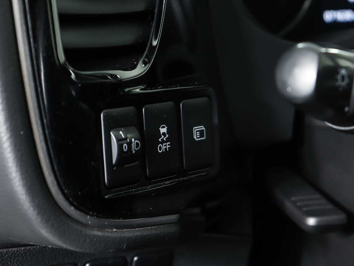 Б/У Митсубиши Оутлэндер 2018 года. Фото: #15