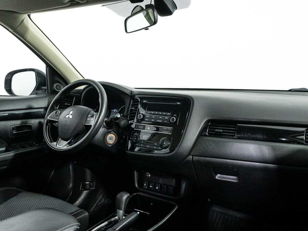 Б/У Митсубиши Оутлэндер 2020 года. Фото: #8