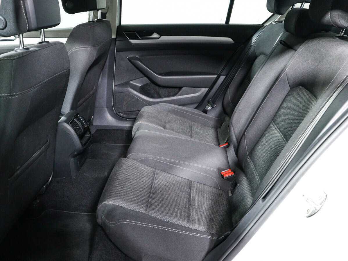 Б/У Фольксваген Пассат 2019 года. Фото: #7