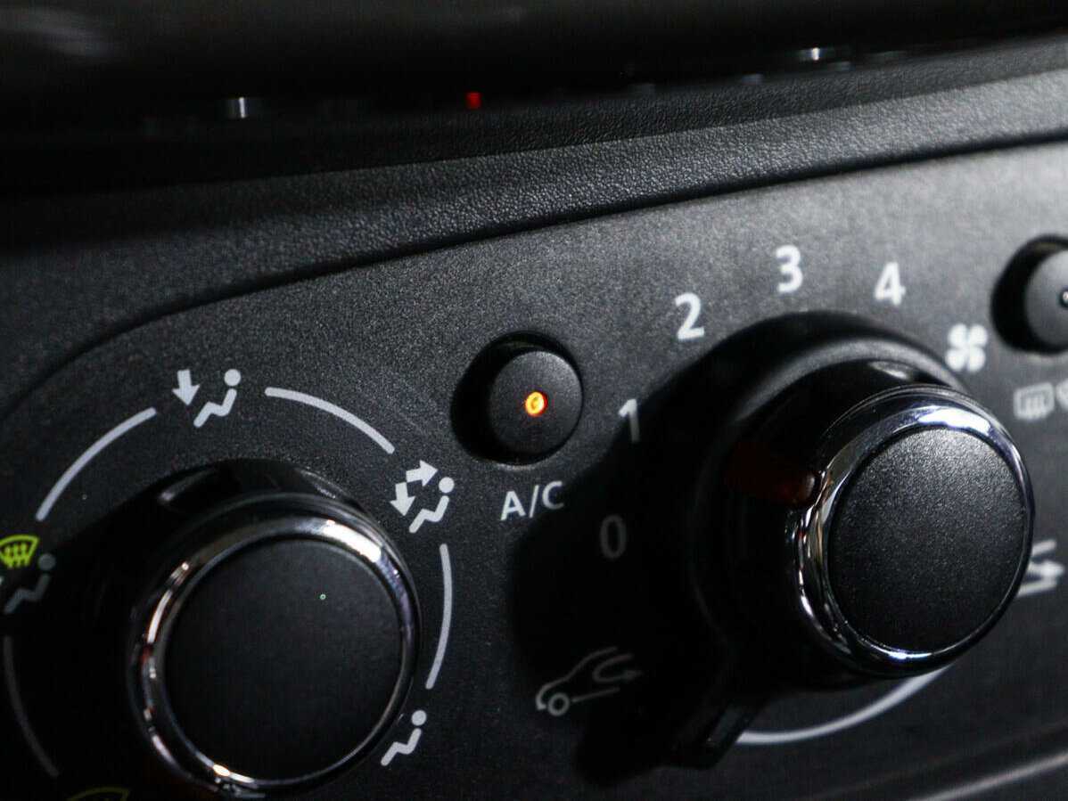 Б/У Рено Логан 2022 года. Фото: #12