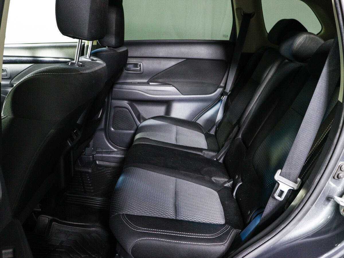 Б/У Митсубиши Оутлэндер 2018 года. Фото: #7