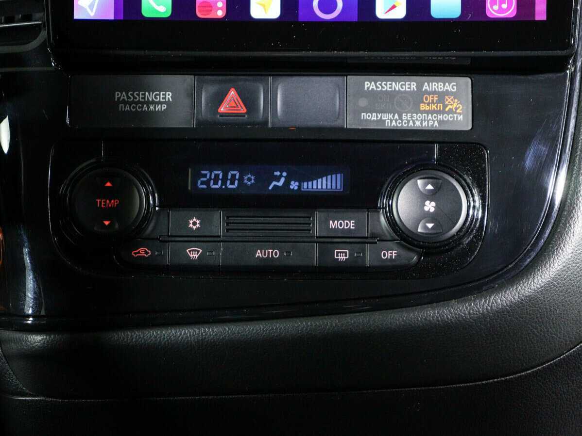 Б/У Митсубиши Оутлэндер 2015 года. Фото: #13