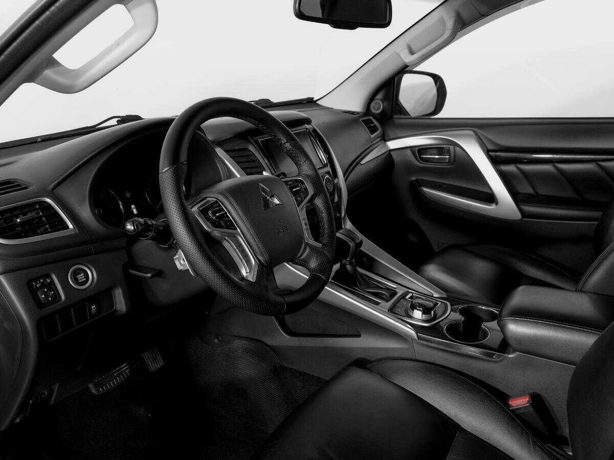 Mitsubishi Pajero Sport 2018 года с пробегом. Фото: #15